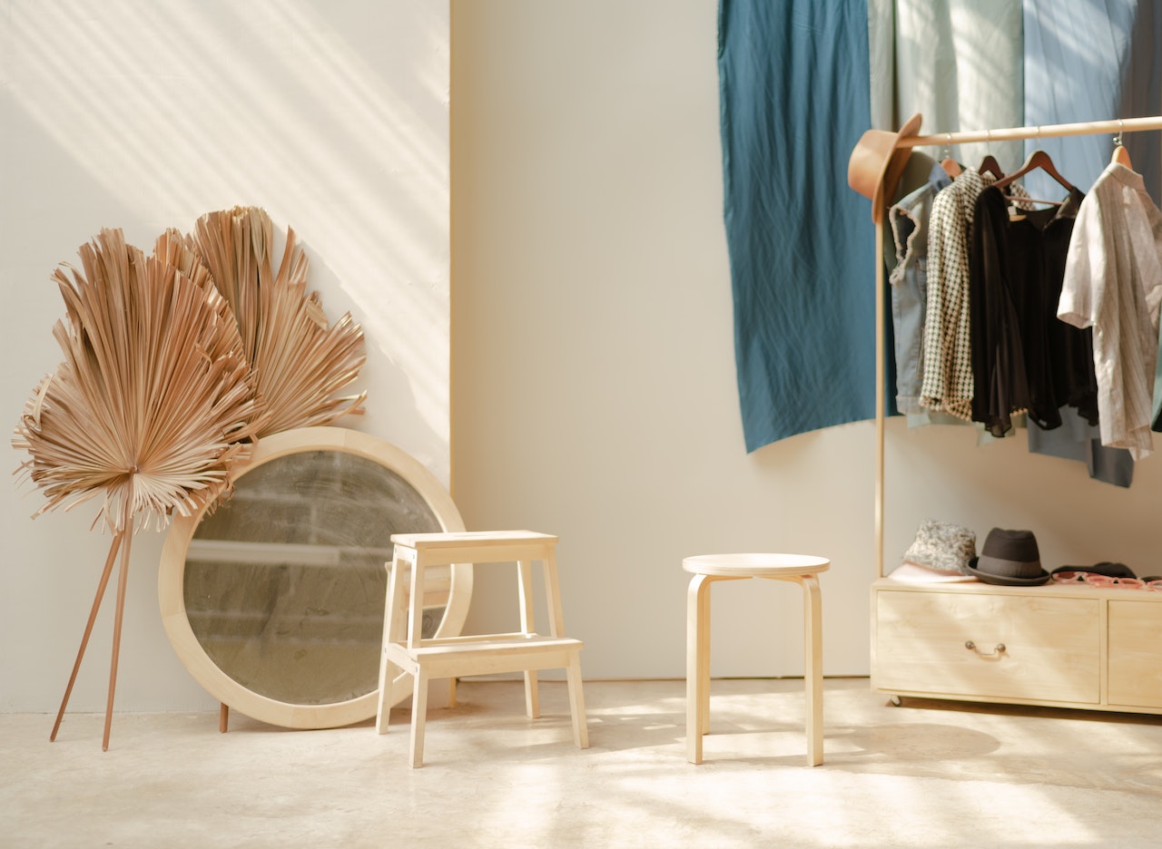 LET’S HAVE A WARDROBE TOUR